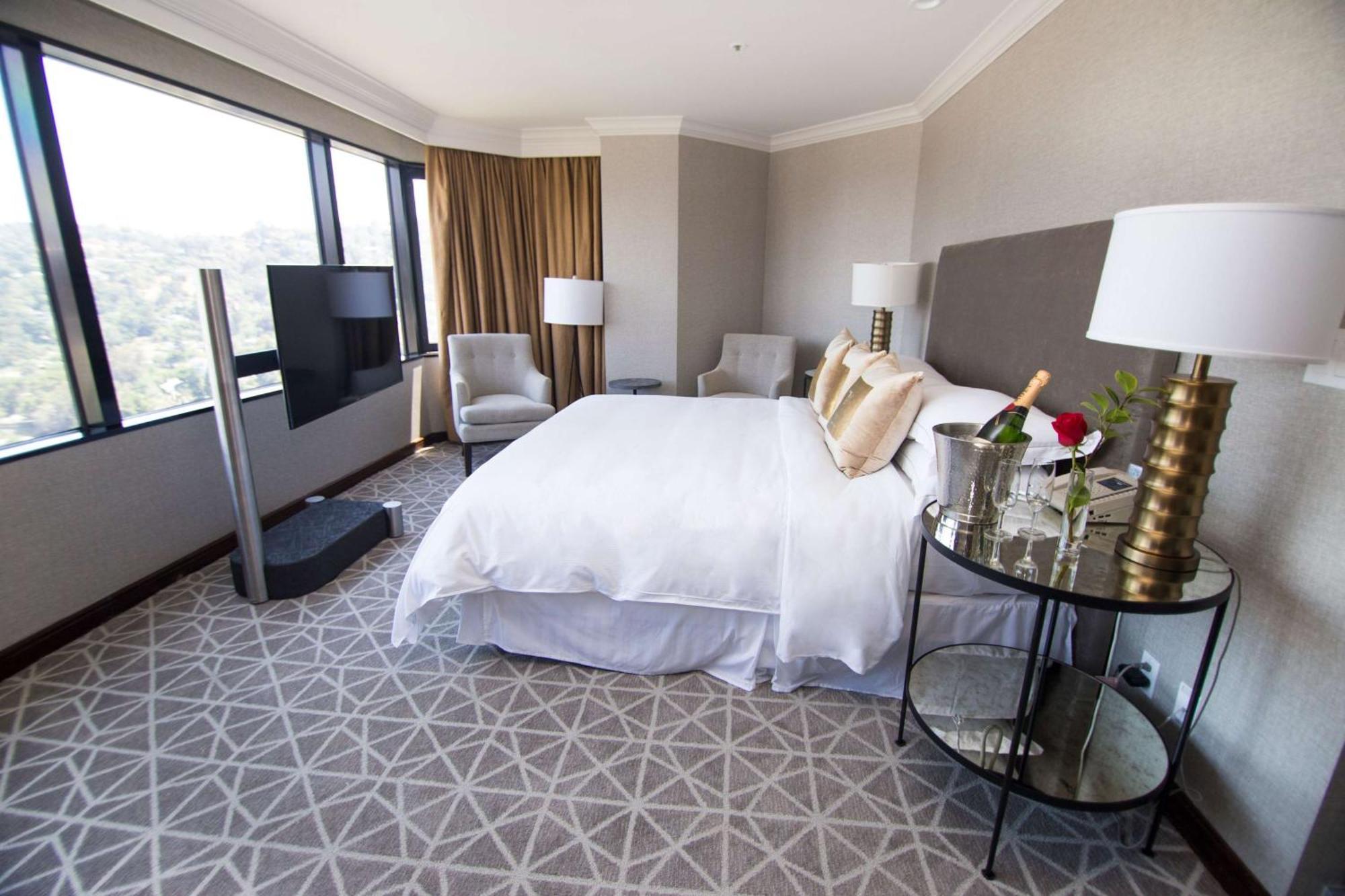 ОТЕЛЬ HILTON LOS ANGELES-UNIVERSAL CITY ЛОС-АНДЖЕЛЕС, CA 3* (США) - от  18208 RUB | NOCHI